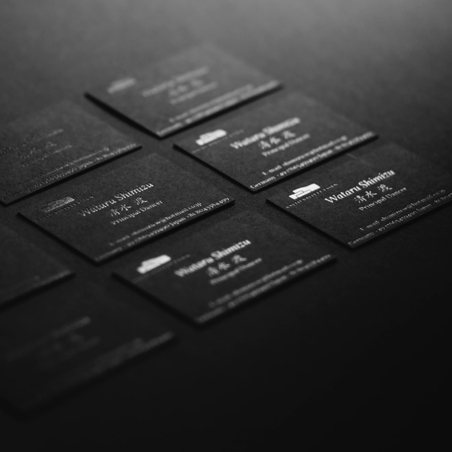 Visitenkarte mit schwarz glänzender Heißfolie