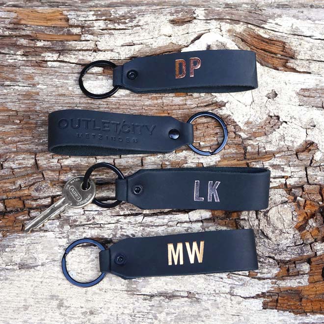 Schlüsselanhänger aus Leder personalisiert mit Prägung Logo und Personalisierung