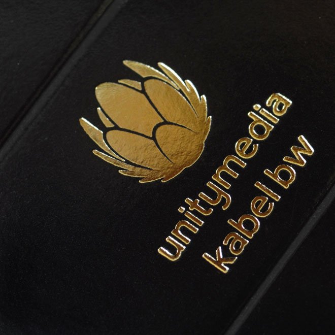 Heißfolie Prägedruck Logo Druck mit Folientechnik in Gold für den besonderen Kundenauftritt