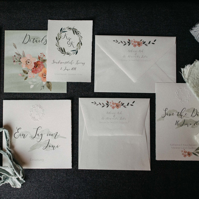 Hochzeitseinladung auf Büttenpapier mit Hochprägung